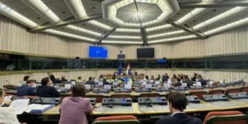 PE miraton një plan për t’i dhënë fund importit të gazit rus deri në fund të 2027