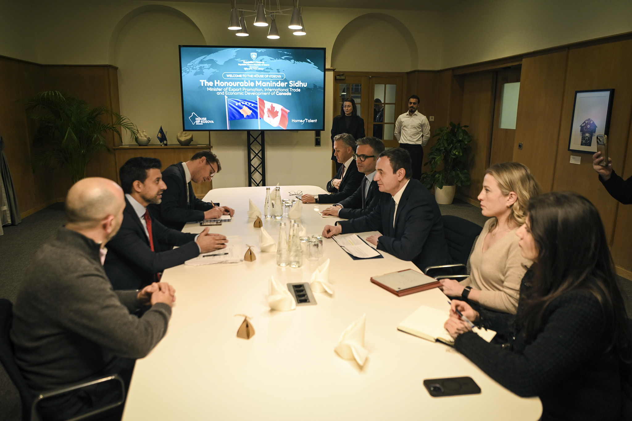 Kurti i nis takimet në Davos