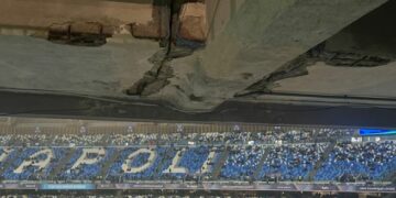 Tifozi anglez tregon gjendjen e stadiumit “Armando Maradona”, kishte një lutje: Mos kërceni…!