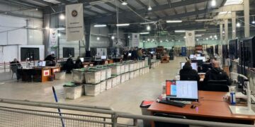 Elezi: Rinumërimi ka për qëllim garantimin e saktësisë së rezultatit, KQZ-ja mund të shtojë numrin e vendvotimeve