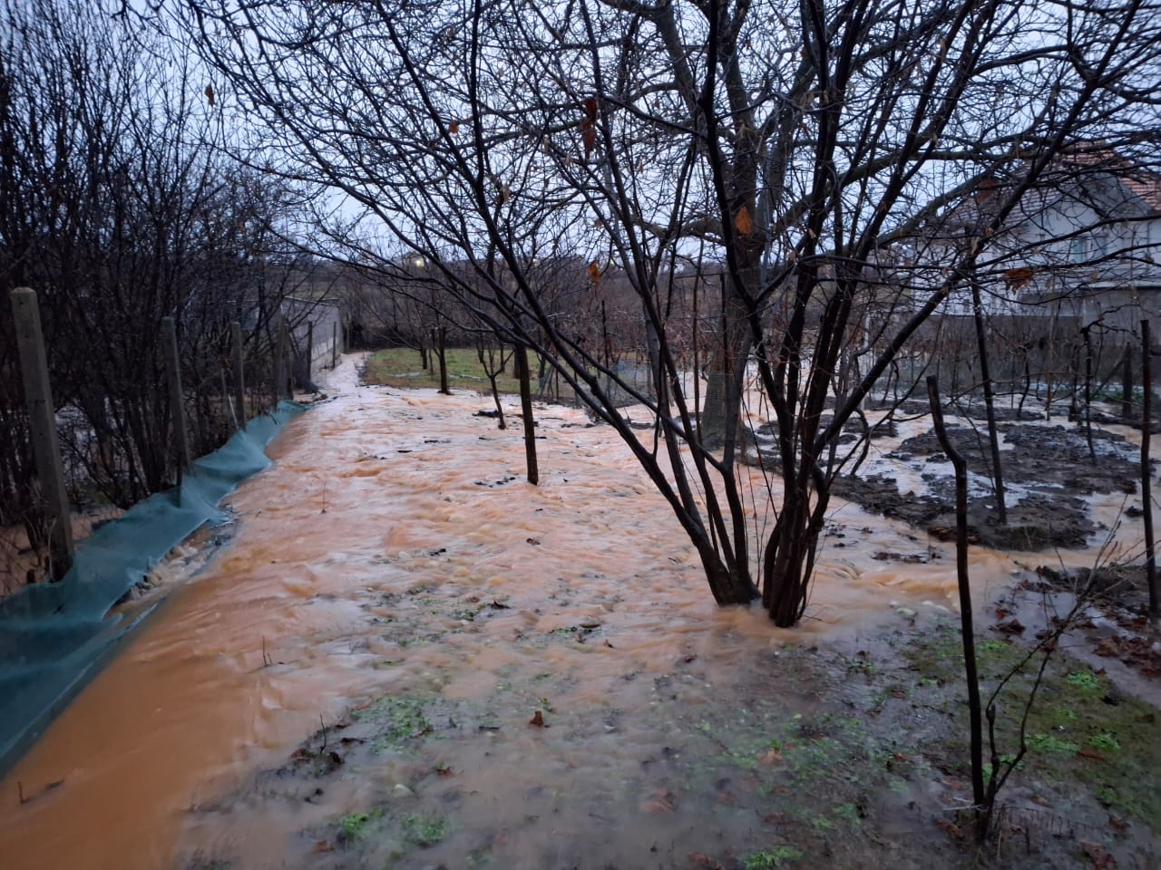 Malisheva apelon qytetarët: Gjendje e rënduar për shkak të reshjeve – Mos lëvizni pa nevojë