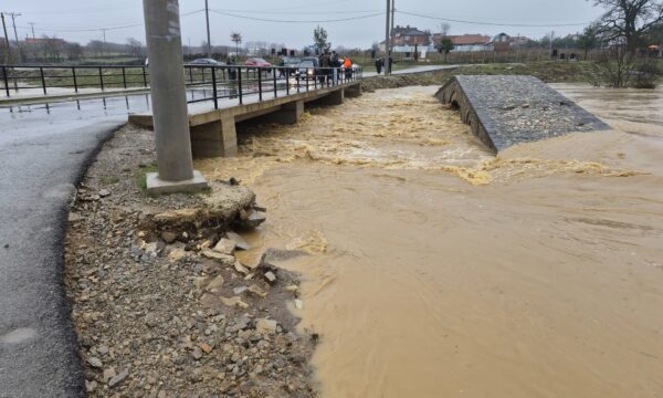 AME: Ekziston mundësia për përkeqësim të situatës nëse ka reshje të reja, por rreziku aktual vlerësohet i menaxhueshëm