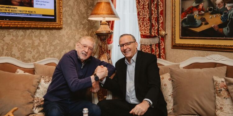 Bedri Hamza takohet me Ambasadorin William Walker në ditët e përkujtimit të Masakrës së Reçakut