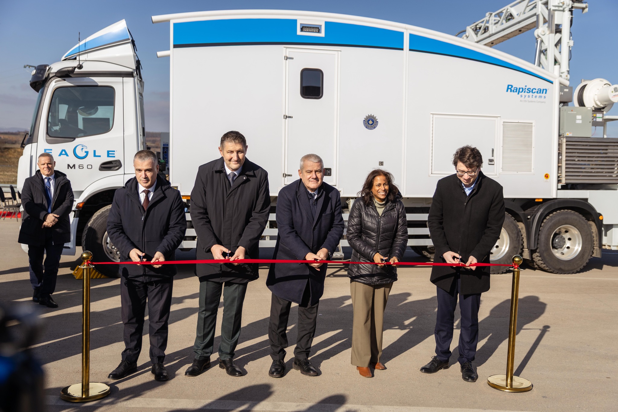 Ambasada e SHBA’së i dhuron Kosovës një skaner 3 milionë dollarësh për sigurinë kufitare