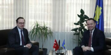 Peci takon ambasadorin turk, diskutohen investimet e huaja në Mitrovicë