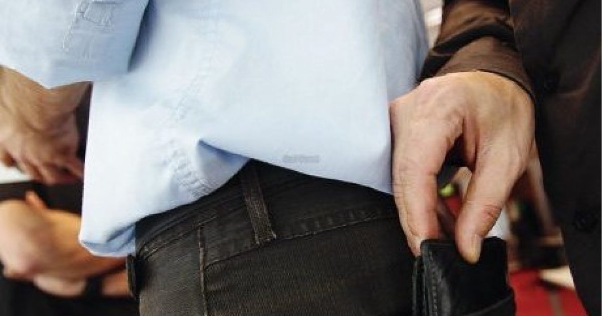 Mitrovicë: I grabitet kuleta një qytetari në rrugë