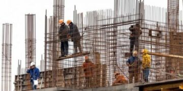 Këputet vinçi gjatë punimeve, lëndohet një punëtor në Shkabaj