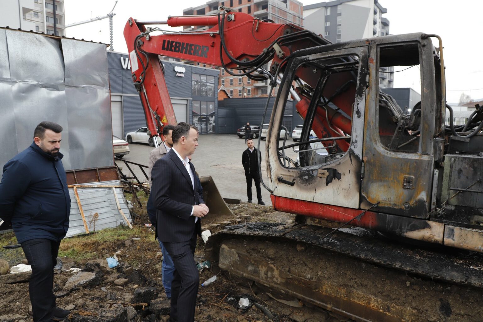 I digjet bageri kompanisë së kontraktuar për rrënime në Mitrovicë – Kryetari: Nuk po rrënon bageri, po rrenon kryetari Faton Peci