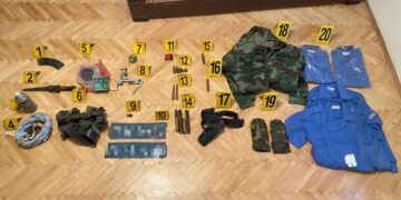 Aksion i policisë në veri, gjenden armë, municion dhe mjete të tjera ilegale në një shtëpi të braktisur