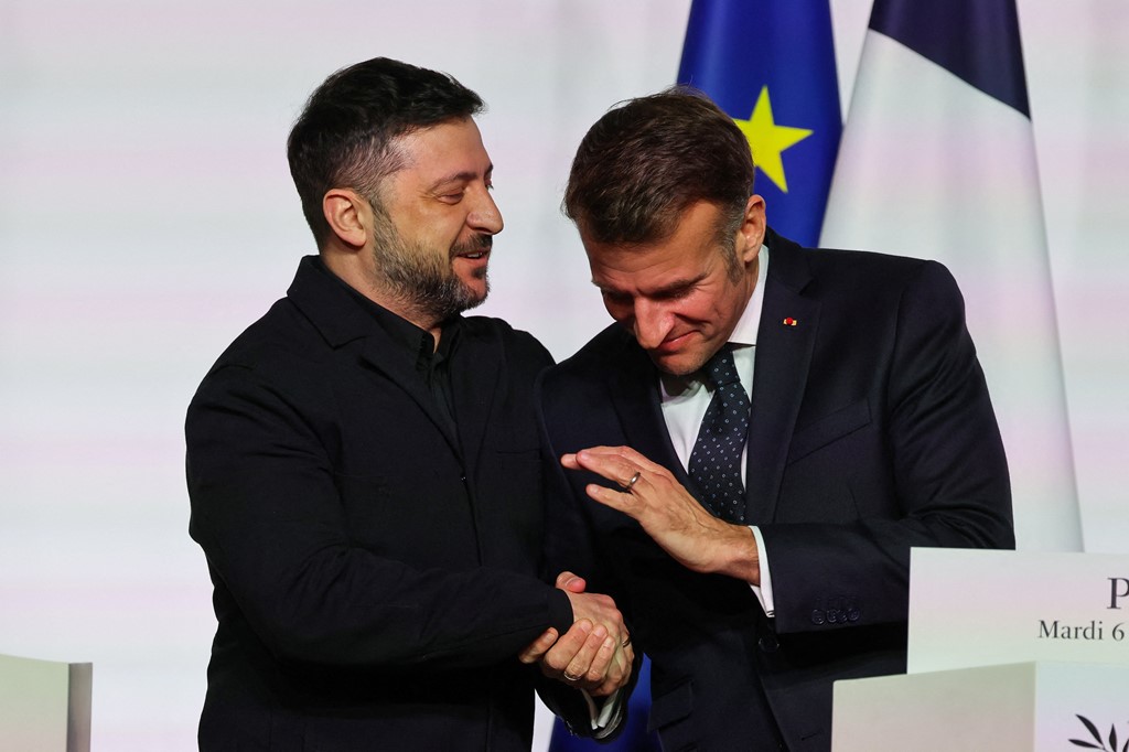 Macron konfirmon se do të dërgohen më shumë gjeneratorë në Ukrainë pas sulmeve të fundit