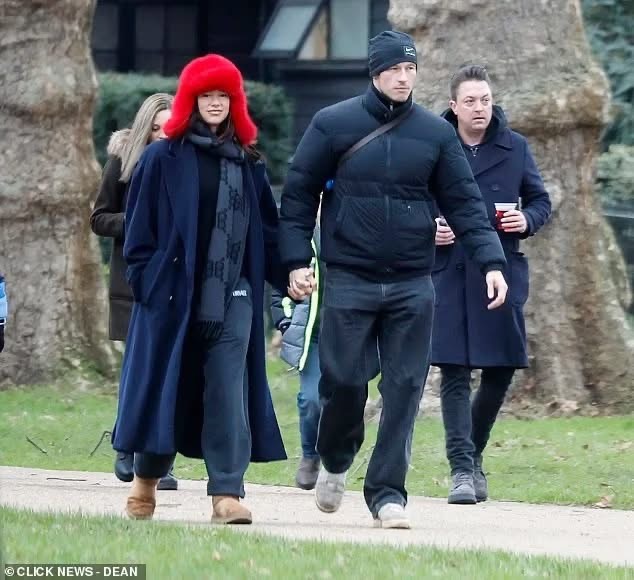 Dua Lipa e nis Vitin e Ri 2026 me një shëtitje me të fejuarin e saj rrugëve të Londrës