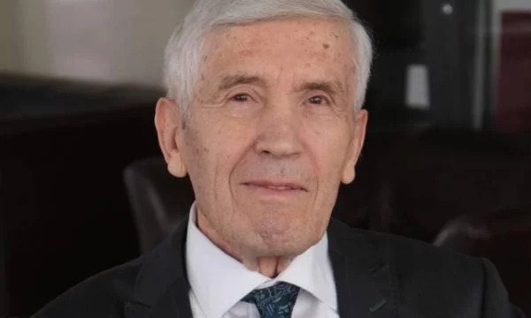 Kryetari i Kuvendit të parë të pasluftës dhe një nga politikanët më të popullarizuar në vend, biografia e Nexhat Dacit