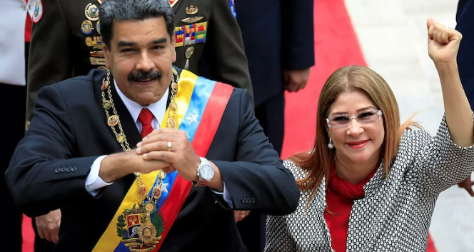 Maduro dhe gruaja e tij u tërhoqën zvarrë nga dhoma e tyre e gjumit gjatë bastisjes