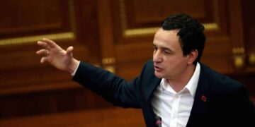 Sot i doli në krah, Kurti dikur thoshte se shqiptarët nuk e duan, por i frikësohen Amerikës (VIDEO)