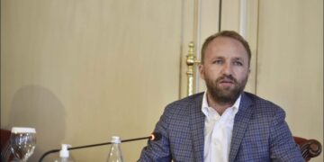 Nuk siguroi ulëse në Kuvend, reagon Abelard Tahiri