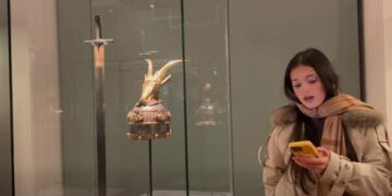 “Trim mbi trima” jehon në Muzeun e Vjenës nga zëri i 14-vjeçares Anna Krasniqi