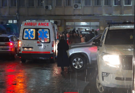 Njërit prej të dyshuarve për dallavere në Byronë e Sigurimeve i përkeqësohet gjendja shëndetësore në seancë gjyqësore