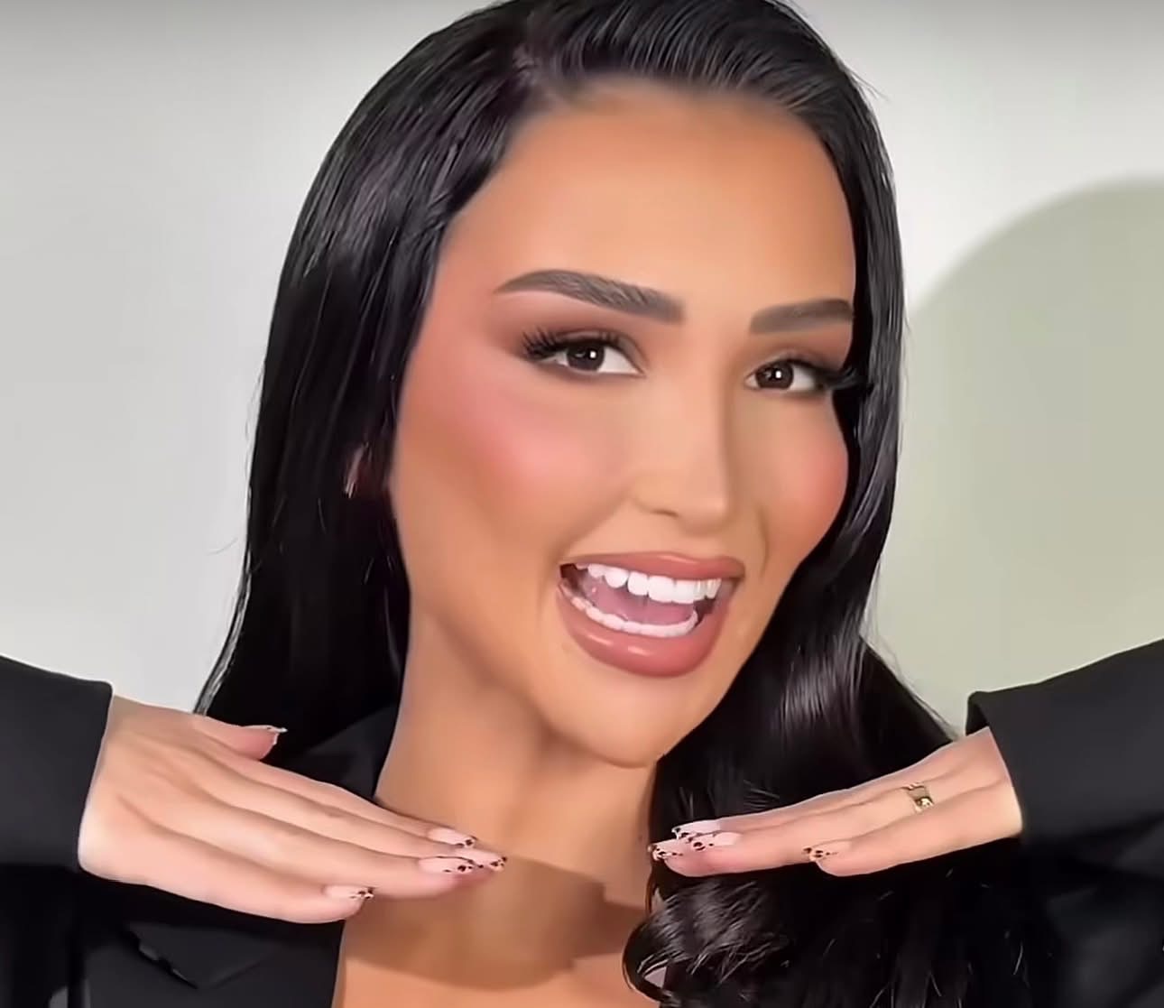 Xheneta Fetahu “sfidon” rrjetin me poza të guximshme