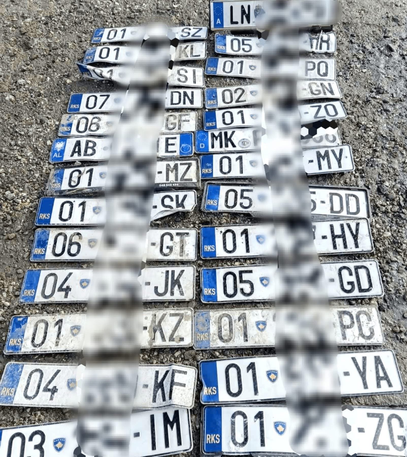 Policia gjen dhjetëra tabela që kanë humbur gjatë vërshimeve, këtu mund t’i gjeni