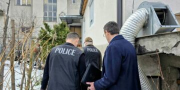 Foto nga aksioni për arrestimin e të dyshuarit për sulm ndaj KFOR’it, Prokuroria: Është ndaluar për 48 orë, janë gjetur prova