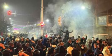 Ambasada Britanike në Teheran mbyllet përkohësisht