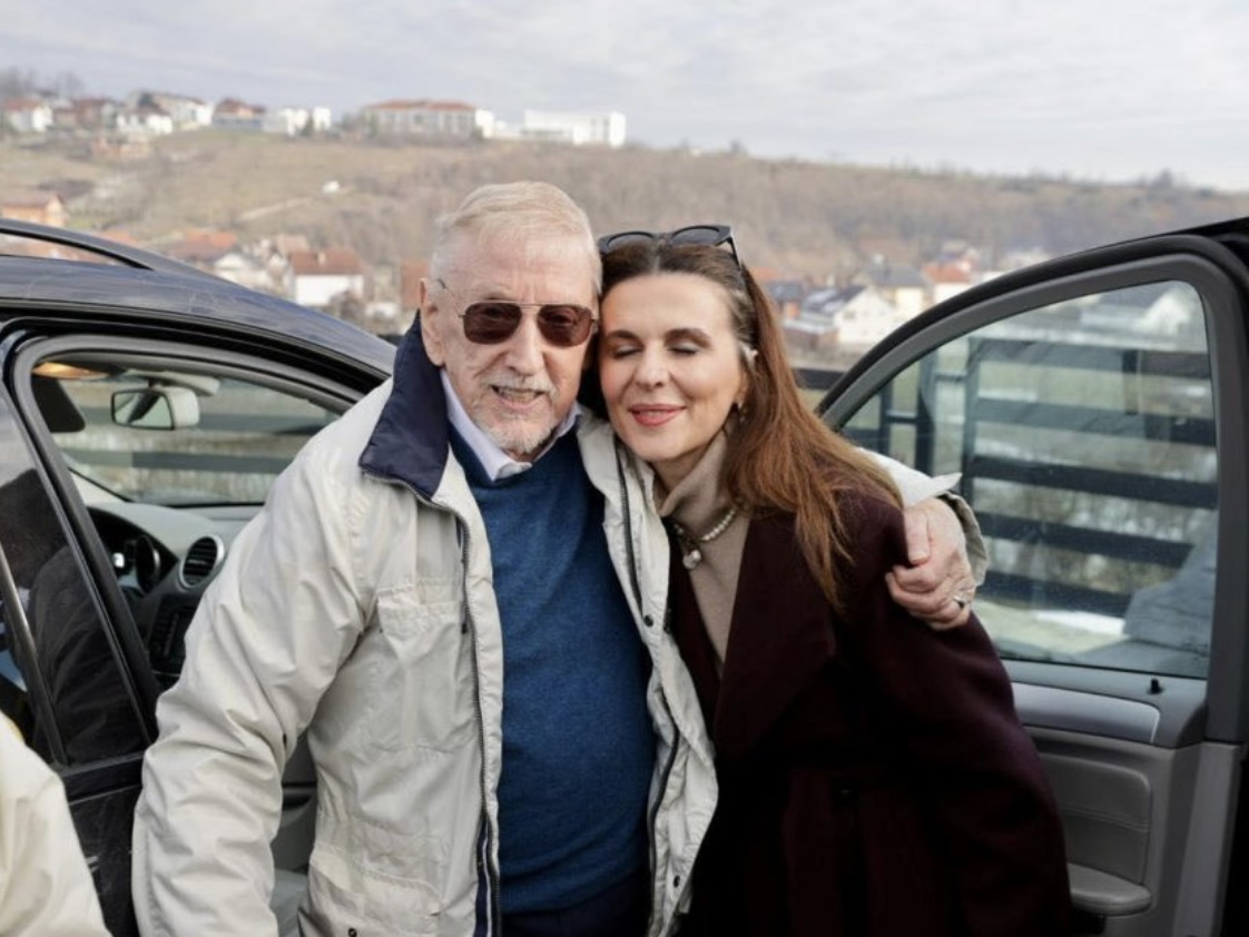 Çitaku poston fotografi me ambasadorin Wollker: Në përqafimin e historisë dhe mirënjohjes