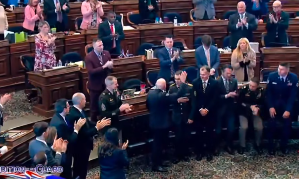 Si kurrë më parë, gjenerali Bashkim Jashari u prit me duartrokitje e ovacione në Gardën e Lowas në SHBA