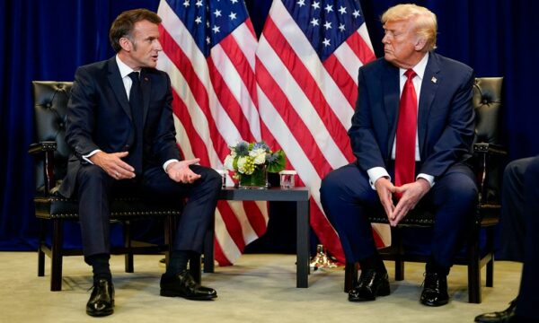 Macron i përgjigjet Trump’it për tarifat