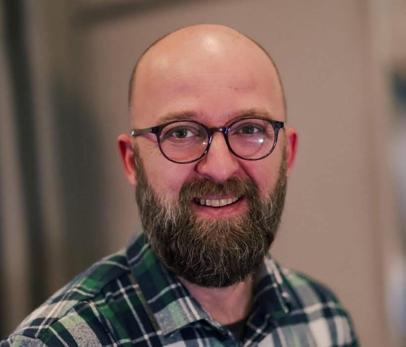 Policia kërkon bashkëpunimin e familjeve që kanë pranuar trajtime shëndetësore nga Arianit Sllamniku