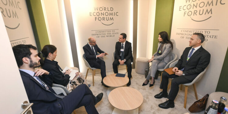 Kurti takohet me kryeministrin e Luksemburgut, i përmend synimin për anëtarësim në BE, KiE dhe NATO