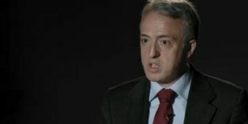 Hamiti: Kurti e Osmani mbajtën Kosovën nën sanksione dhe qytetarët në varfëri