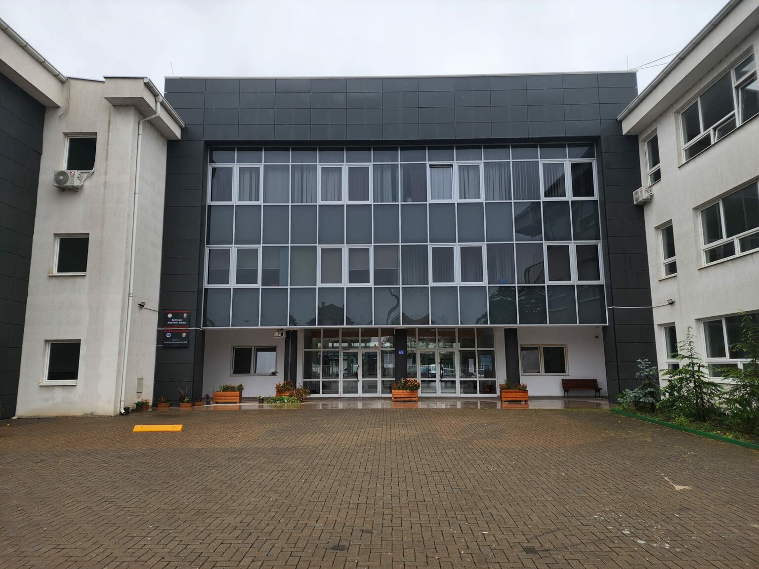 Ligjërata për Gjykatën Speciale në “Xhevdet Doda” ishte me leje të institucionit arsimor, njofton OJQ-ja