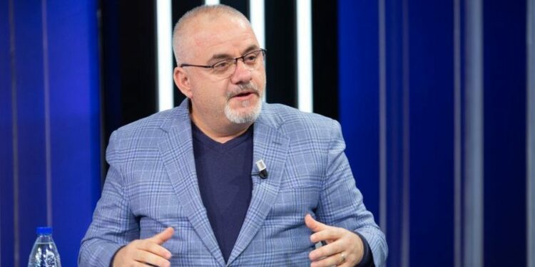 Urdhërarresti nga Kosova, pse u arrestua në Tiranë djali i gazetarit Artan Hoxha?