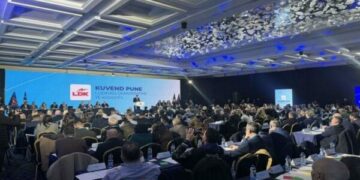 Haziri lajmërohet me një postim derisa në Kuvend po vazhdon votimi: LDK i takon anëtarësisë, jo funksionarëve