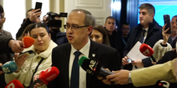 Abdixhiku u konfirmua kryetar i LDK, Hoti s’flet për media pas mbledhjes së Kuvendit