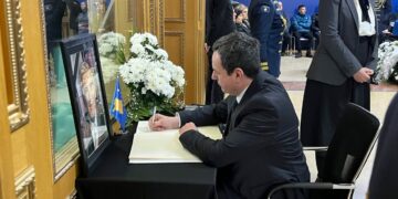 Kurti bën homazhe për Nexhat Dacin