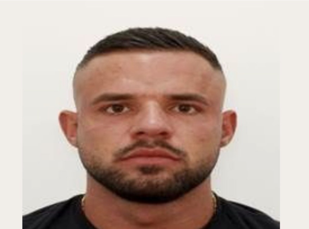 Policia kërkon ndihmën e qytetarëve për lokalizimin e një personi të dyshuar për vjedhje të rëndë