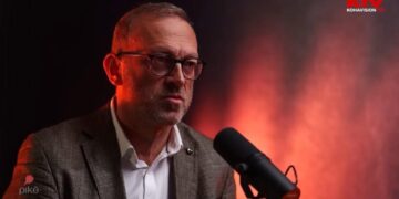 Heqja e banerit në Mitrovicë të Veriut, Robelli pyet policinë: A jeni kaq vigjilentë edhe me shqiptarët?