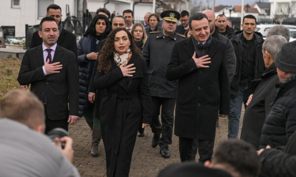 Osmani, Basha e Kurti bëjnë homazhe te varret e Jusuf e Bardhosh Gërvallës në 47-vjetorin e vrasjes së tyre