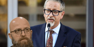 MSH-ja reagon rreth trajtimeve të dyshimta të Arianit Sllamnikut me fëmijët me autizëm