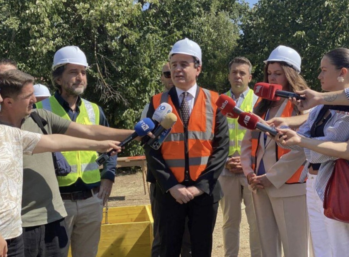 Rama i kërkon Kurtit që në “trekandëshin Kant, Mill, Aristotel” t’i bëjë vend edhe Unazës së Prishtinës