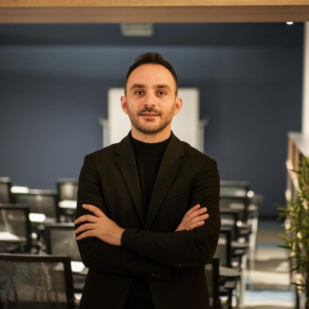 Paris Guri i përgjigjet Faton Pecit: Mezi po e pres përballjen me ty në gjykatë