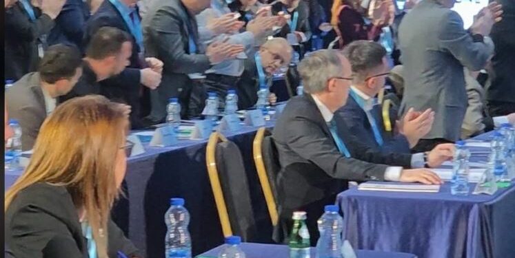 Ftohje në LDK: Hoti, Bajrami dhe Gashi s’e duartrokasin Abdixhikin