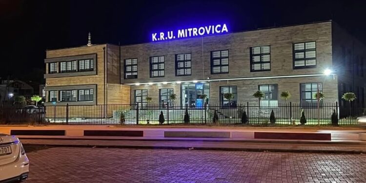 LAJMI I FUNDIT: Rikthehet furnizimi me ujë në Mitrovicë