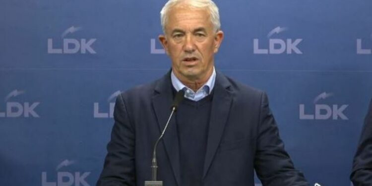 Kryetari i Dragashit me tone të ashpra: Ata që bëjnë kurthe dhe tradhtojnë LDK-në do ta paguajnë familjarisht