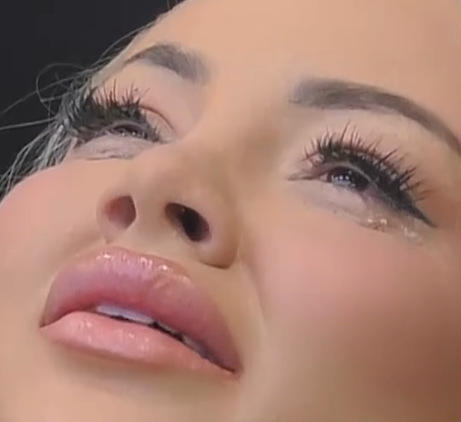 Emocione të forta: Benita në lot teksa dëgjon këngën e të dashurit