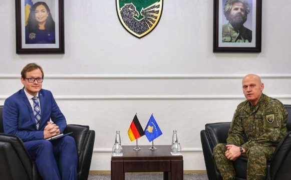 Zv.ambasadori Böttcher takohet me Jasharin: Gjermania do të vazhdojë të qëndrojë pranë Kosovës