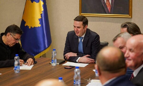 Abdixhiku përballë nënkryetarëve në takimin e parë të partisë pas zgjedhjeve të 28 Dhjetorit