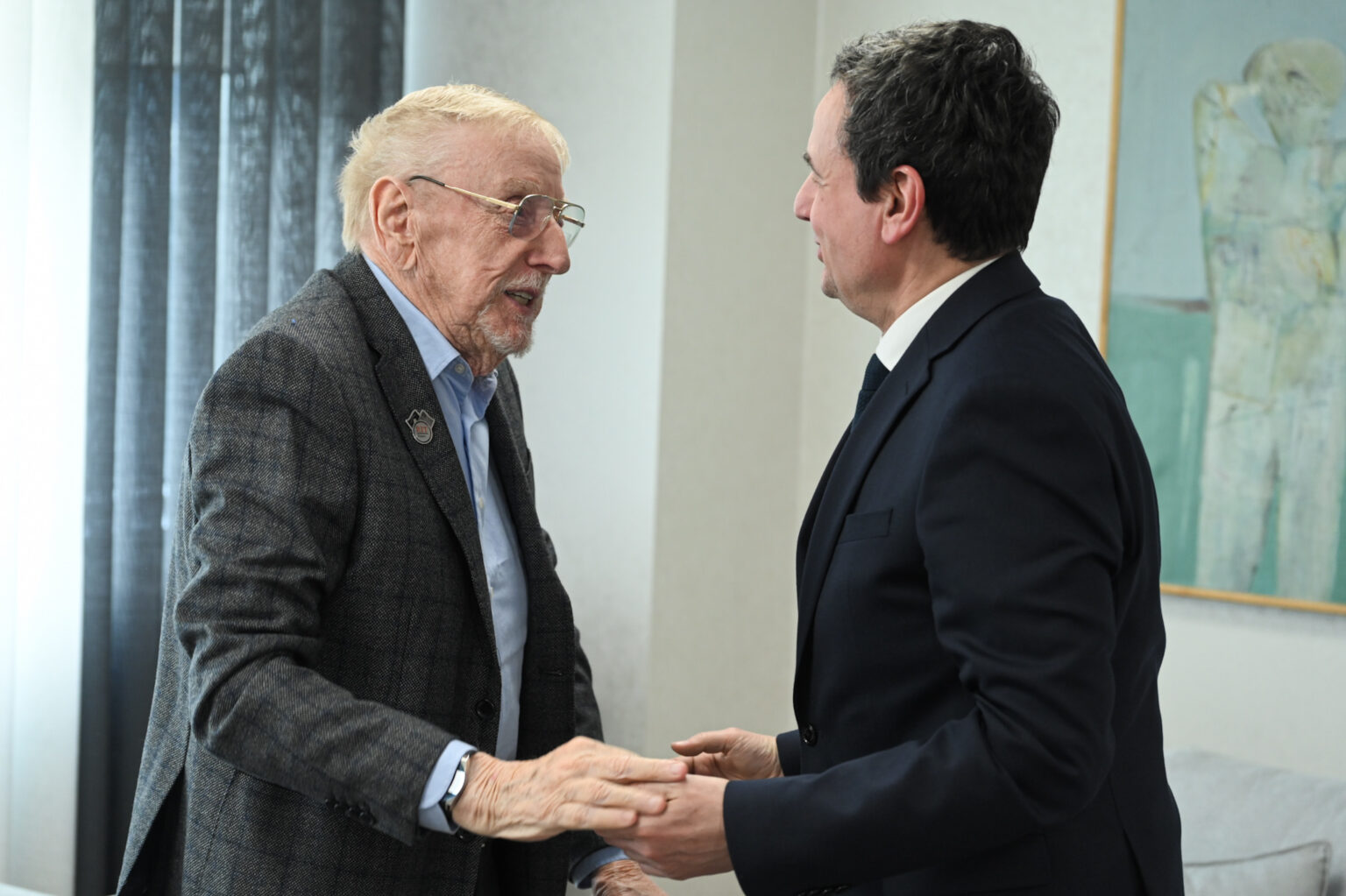 Kurti pret në takim ambasadorin William Walker