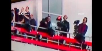 Pamje nga momenti kur qëllohet me shishe ndihmëstrajneri i KB Bashkimit, Bledar Gjeqaj (VIDEO)